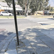 Lack of supervision raises concerns as learners dodge traffic on busy road in District Six