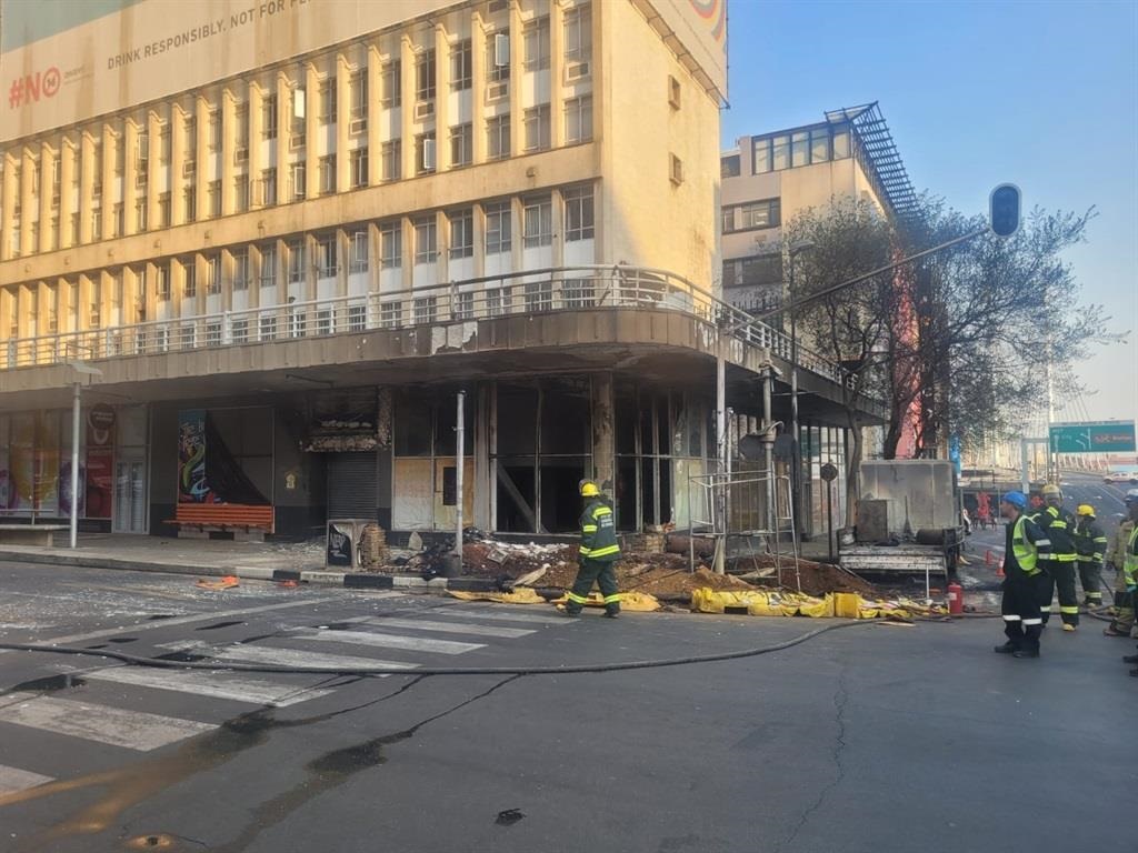 Residents in the Braamfontein area are advised that they may experience a strong gas scent and mustn’t be concerned as the gas is being released into the atmosphere.