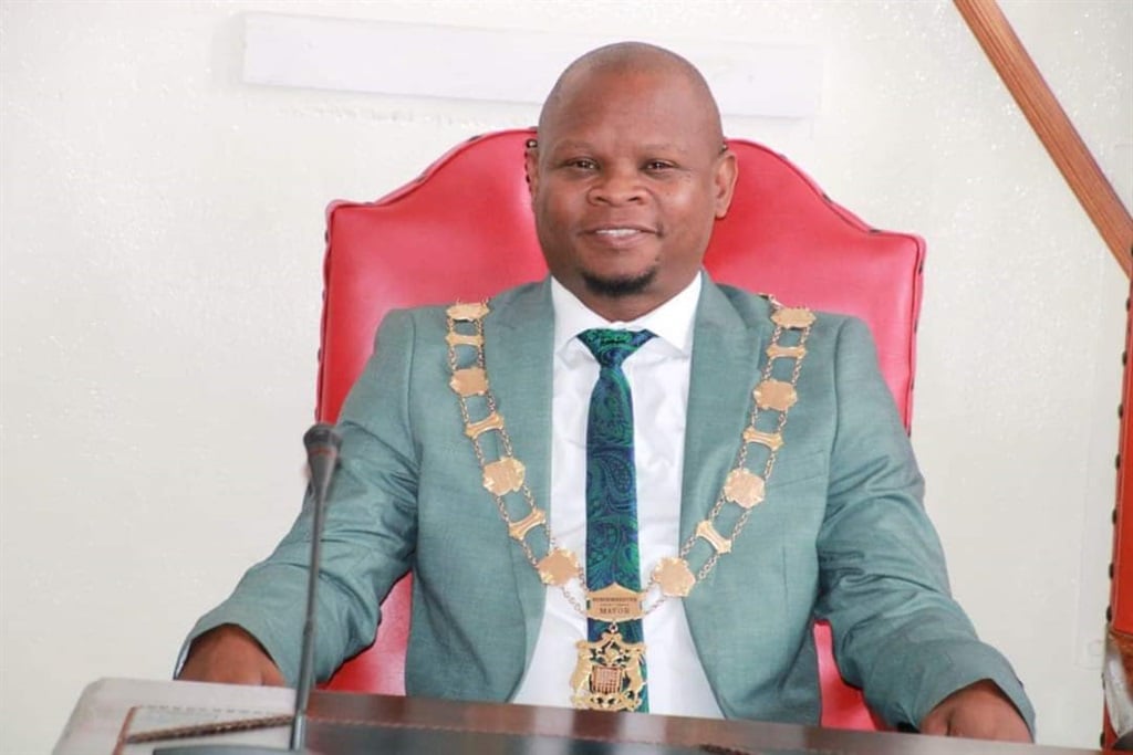 News24 | LISTEN | PA instructs Beaufort West mayor to resign after allegations he assaulted his fiancée