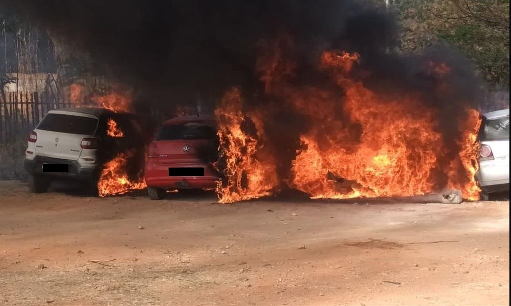 City of Joburg Emergency Management Services confirmed that four vehicles were on fire at the Randburg Magistrates Court on Thursday, 7 September.
