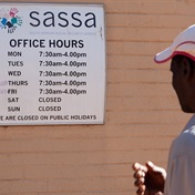 South Africans wait days for social grants due to system error