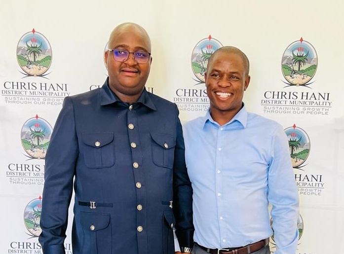 Newly elected Chris Hani District Municipality, executive mayor, Lusanda Sizani with his predecessor Wongama Gela. Gela is now the chief of staff in MEC Nonceba Kontsiwe’s office for Sports, Recreation, Arts and Culture.