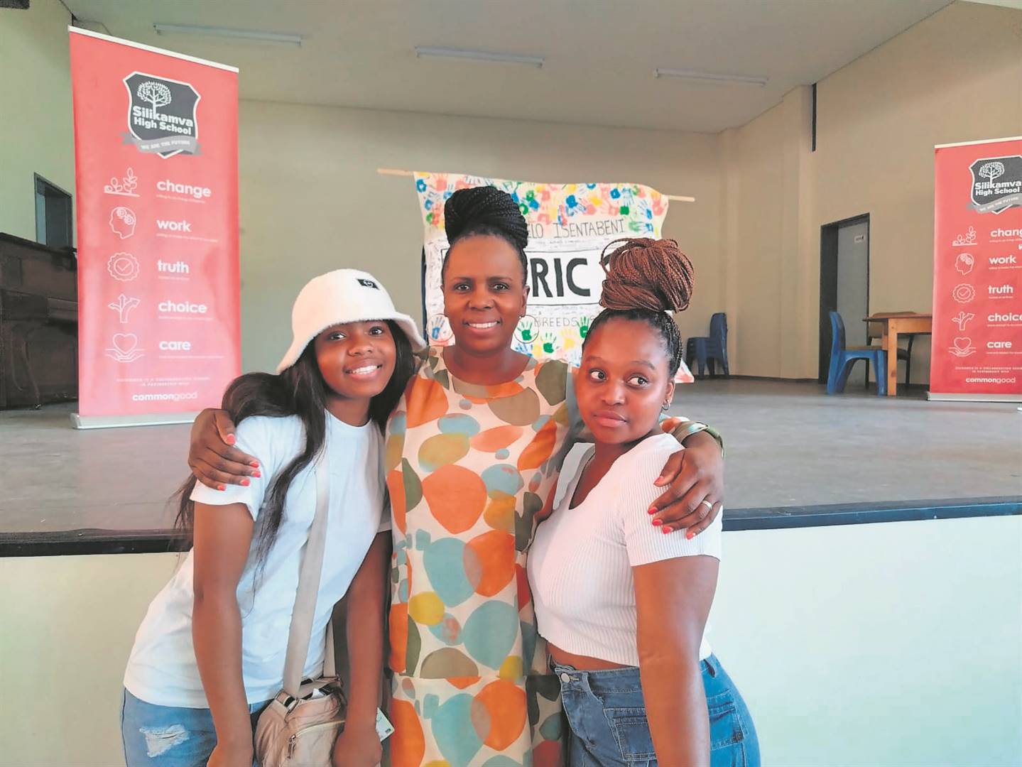 Principal Siphathisiwe Nkala-Nkohla (middle) is proud of Siphesihle Mpofu (left) who joined Silikamva in Grade 12 and passed matric with a bachelor despite home challenges, and is simply thrilled about Akhona Kayise’s achievement of three distinctions.PHOTO: Supplied