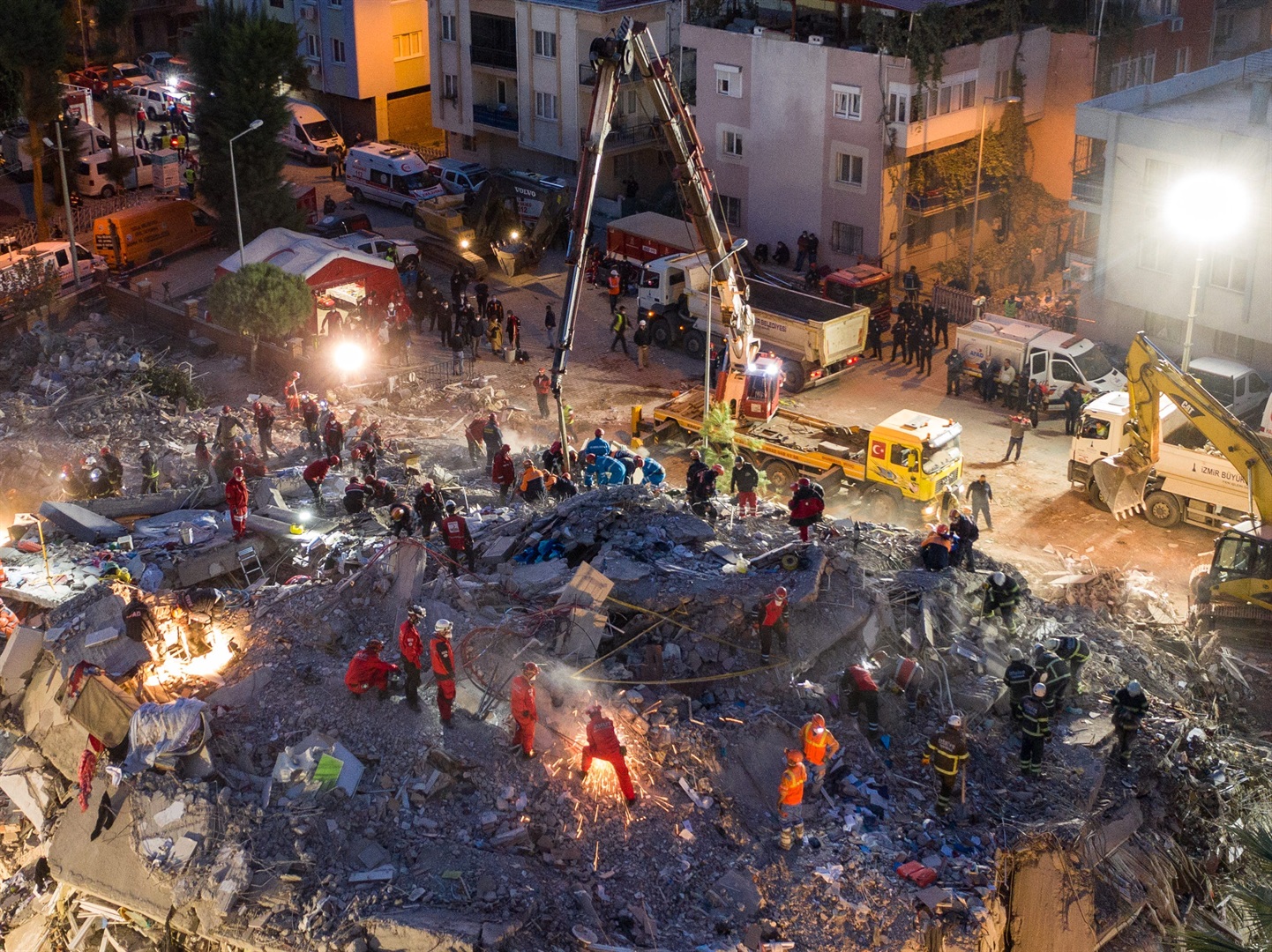 Video shows moment woman buried under rubble for 17 hours is saved after earthquake hits Turkey