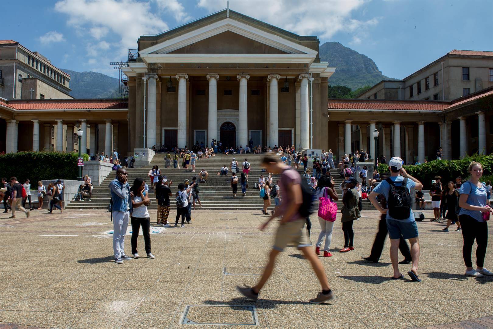 Studente op die kampus van die Universiteit van Kaapstad. Foto: Jaco Marais