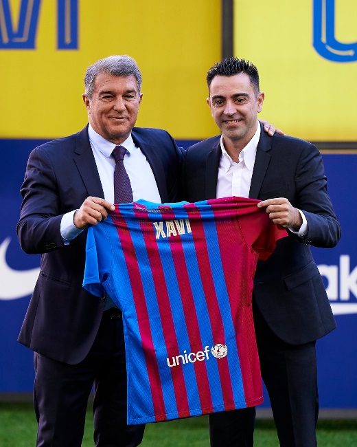 Barcelona president Joan Laporta welcomes Xavi back to the side as its new manager. (PHOTO: Gallo Images/ Getty Images)