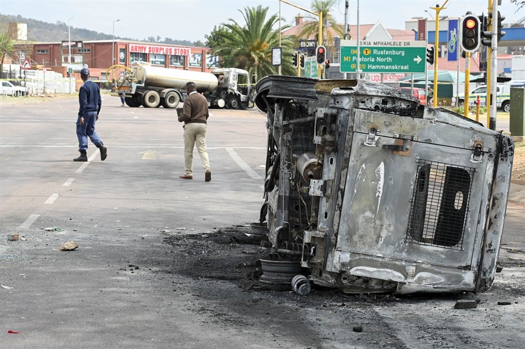 A bakkie and a water tanker were burnt out allegedly by striking Tshwane workers in Charlotte Maxeke and Eskia Mphahlele Road on September 13, 2023 in Pretoria.