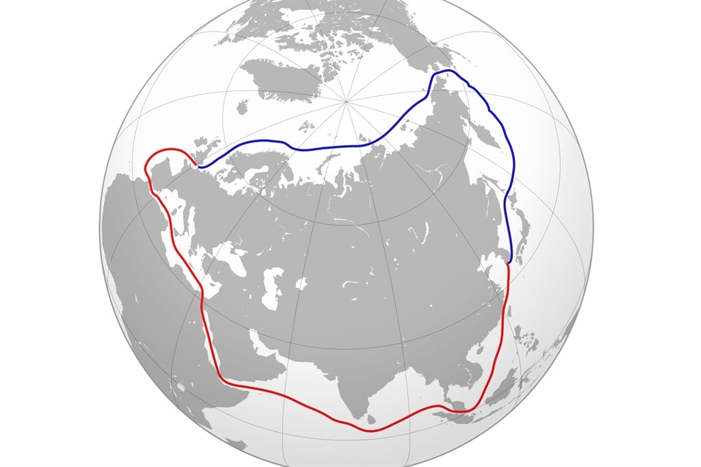 The northern vs southern sea routes to China. (Wikimedia)