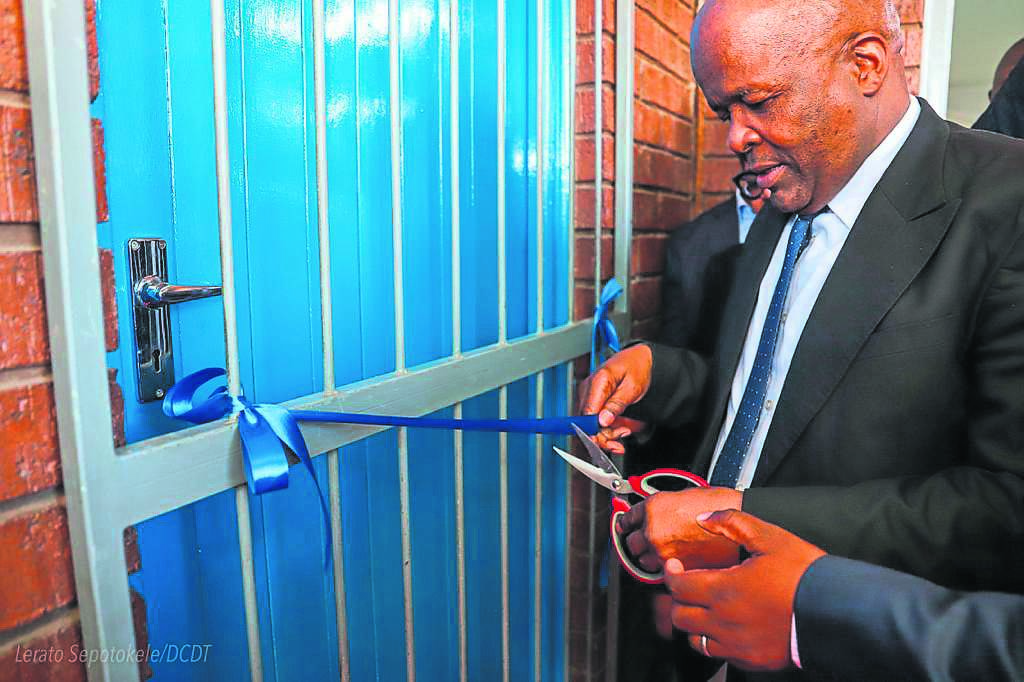 Communications and Digital Technologies minister, Mondli Gungubele, officially opens the ICT Cyber laboratory at Nyanga High School.