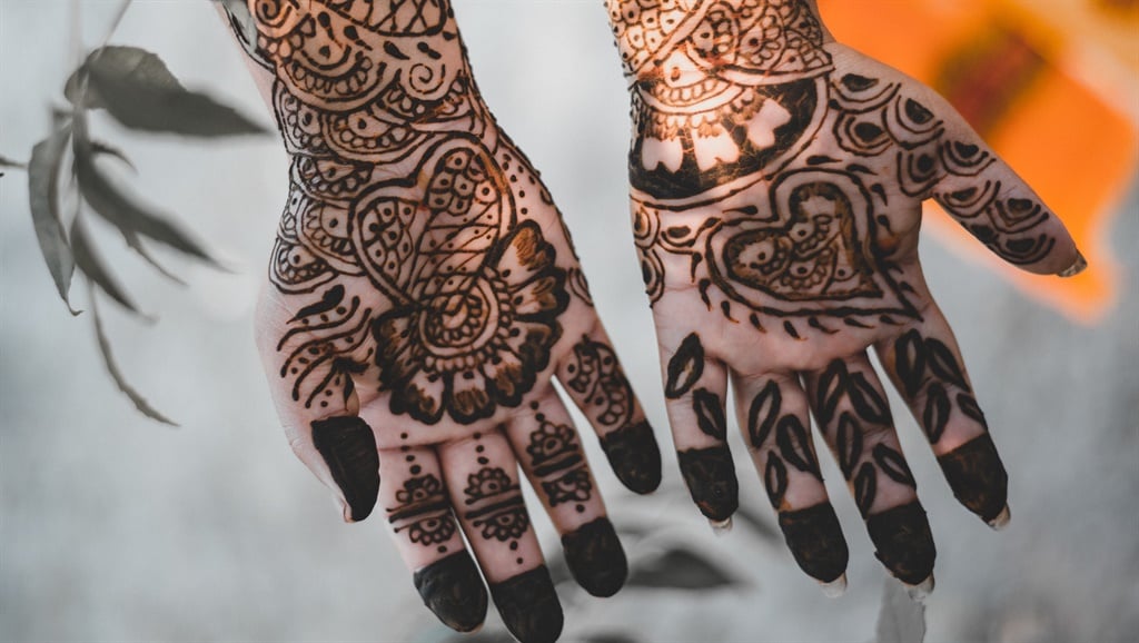 Woman scarred and hospitalised after henna tattoo - what you need to know  according to a henna artist | Life