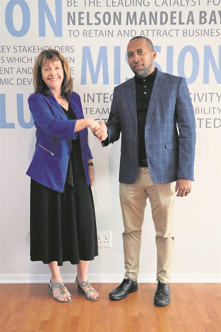 Chamber CEO Denise van Huyssteen with NMBM’s executive director for Electricity and Energy, Luvuyo Magalela. 