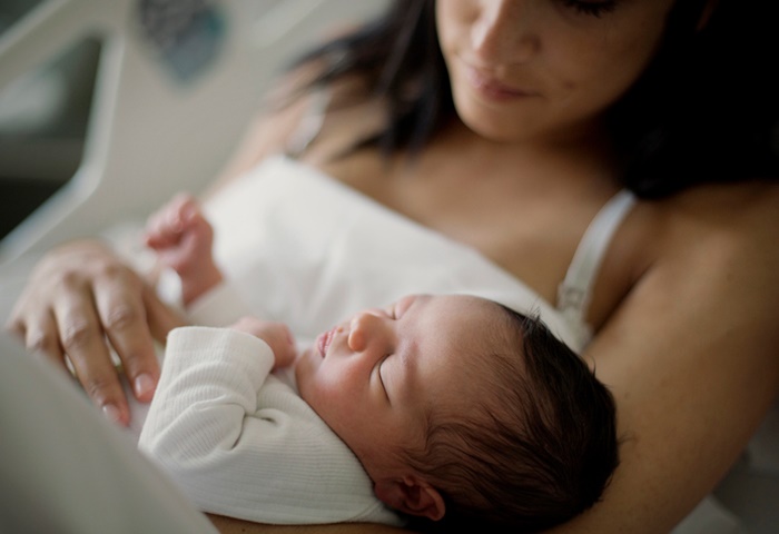 How can one ease the pain and discomfort post-delivery? (Mayte Torres/Getty Images) 