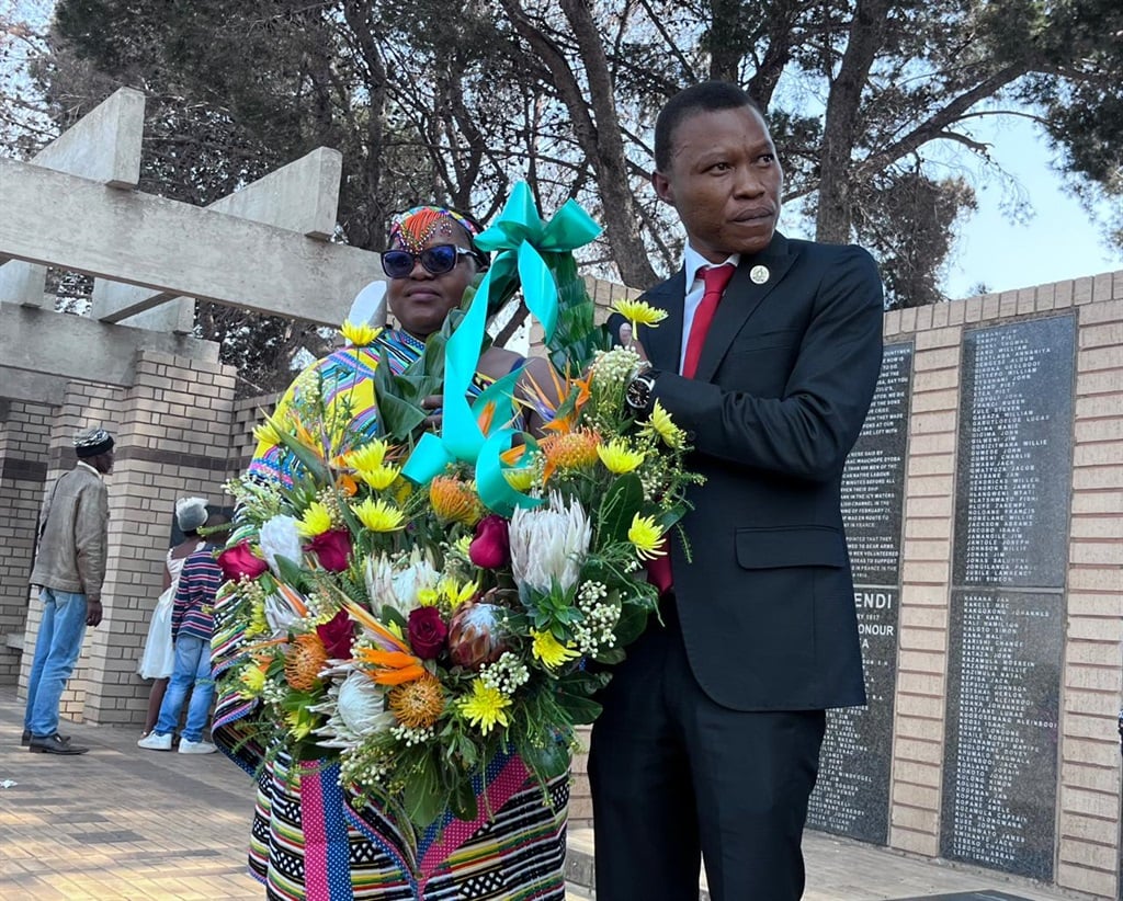 Joburg Mayor Kabelo Gwamanda laid wreaths at Avalon Cemetery o Tuesday, 19 September to honour fallen heroes. 