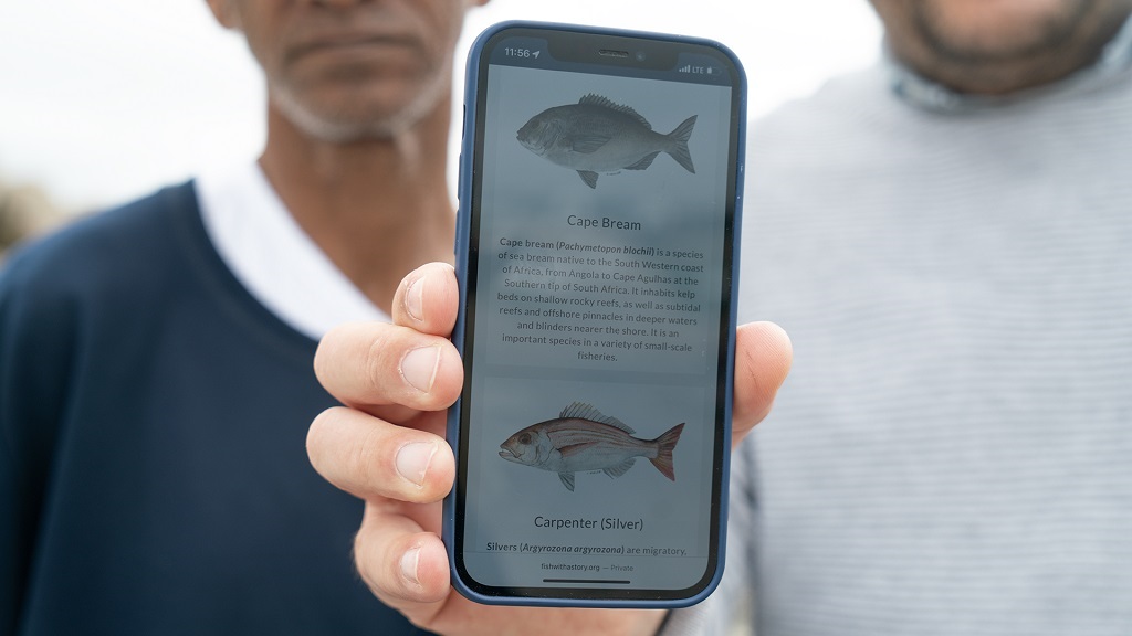Fishers can log their catches on the ABALOBI app.