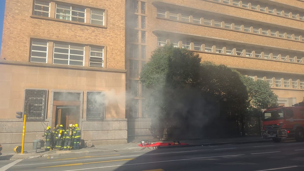 The SA Revenue Services (SARS) has closed its Joburg City Centre branch after it caught fire on Wednesday. 

