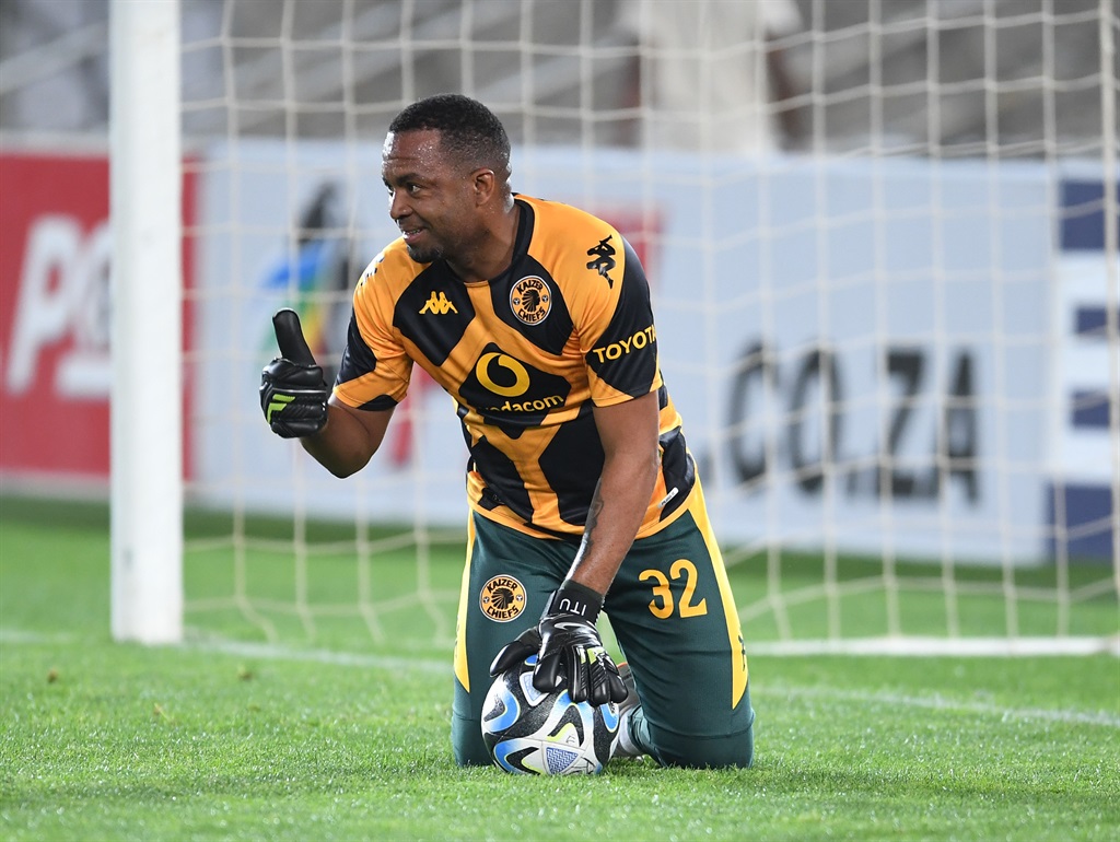 Itumeleng Khune of Kaizer Chiefs warms up ahead of kick-off during the DStv Premiership match between SuperSport United and Kaizer Chiefs at Peter Mokaba Stadium on September 20, 2023 in Polokwane, South Africa. 