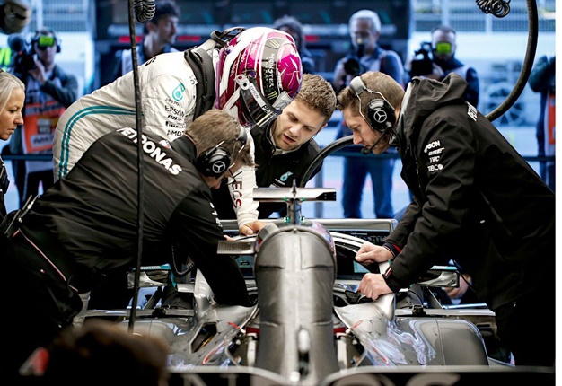 Lewis Hamilton and crew members around Merc's 2020 race car. Image: TeamTalk