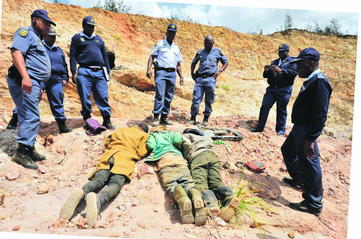 Four zama zama suspects were bust as the cops raided the old mine in Krugersdorp.   Photos by Morapedi        Mashashe