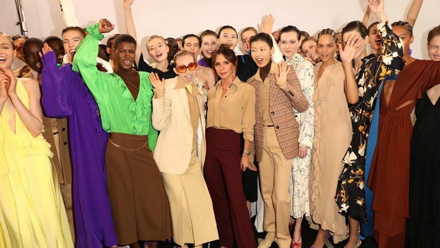 Victorai Beckham poses with models after the SS20 show at London Fashion Week