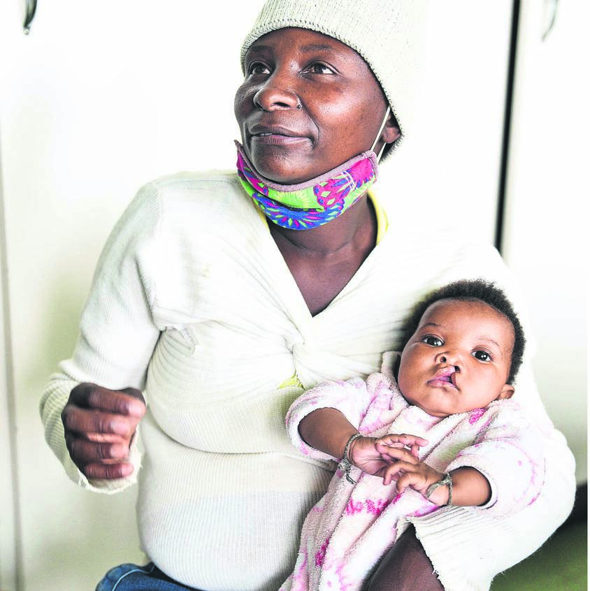 Alina Nteke with four-month-old AmohelangPhoto: Mlungisi Louw