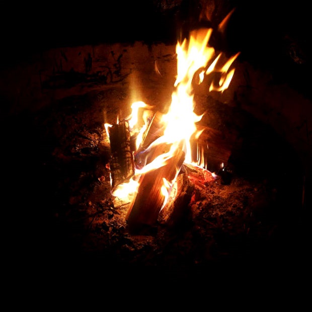 camping braai fire