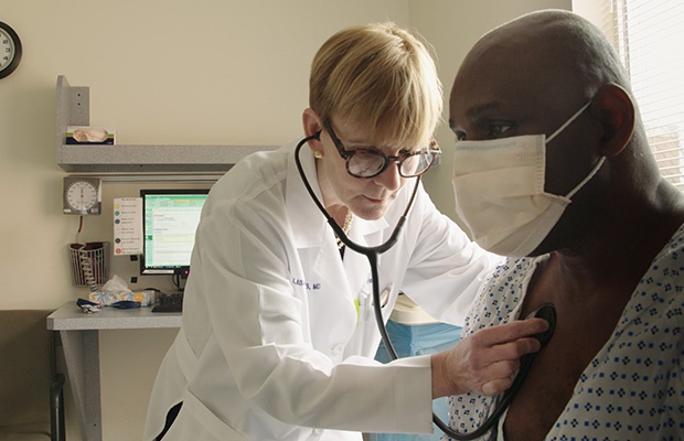 Dr. Lisa Sanders inspecting a patient in 'Diagnosis' season 1. (Netflix)