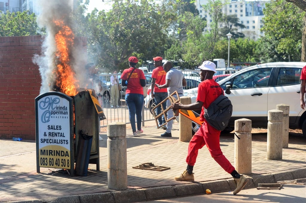 EFFSC UP and EFF Tshwane picketed outside Universi