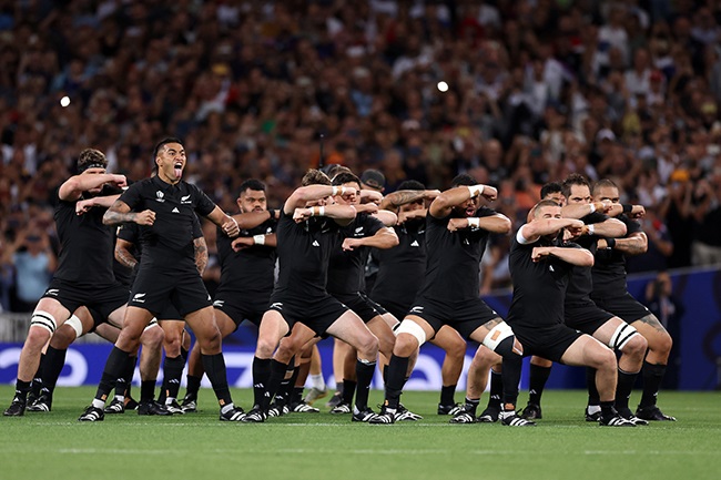 The All Blacks perform the perform haka. (Catherine Ivill/Getty Images)