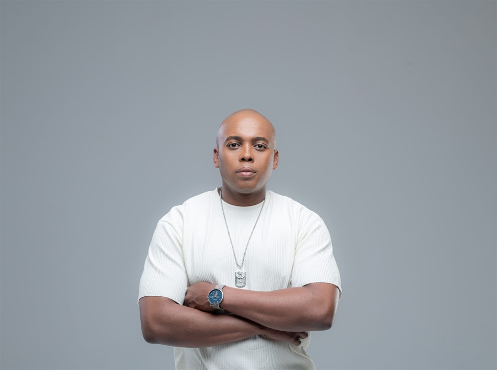 South Africa multi-platinum selling award-winning DJ and Music Producer, Mabi Ntuli, popularly known as Mobi Dixon will be releasing a brand new, critically acclaimed and much anticipated song titled ‘TEKA’.
