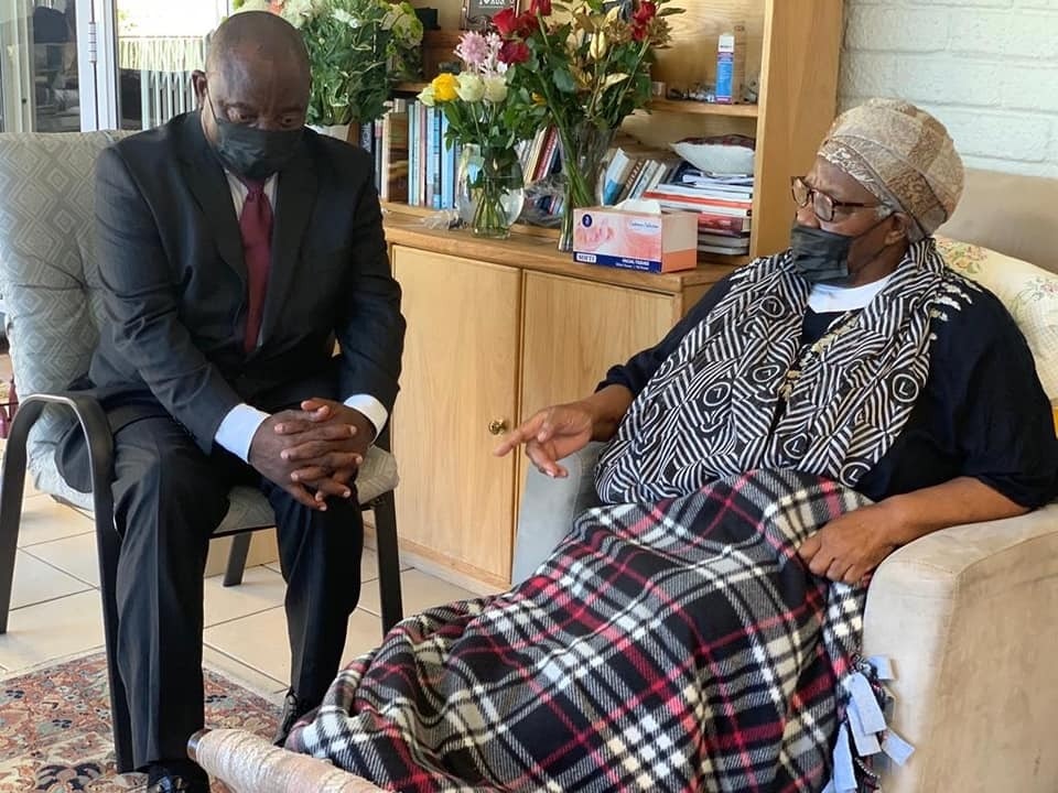President Cyril Ramaphosa visited Archbishop's widow Leah at their Milnerton family in Cape Town this afternoon. Photo supplied. (the Presidency)