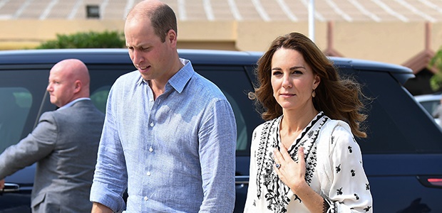 Catherine, Duchess of Cambridge arrives at Lahore airport with Prince William, Duke of Cambridge (Photo: Getty)