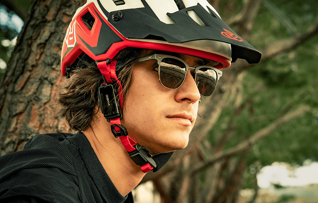 Designed to work with mountain bike helmets, the Pi can help keep a big riding group coordinated (Photo: Sea)