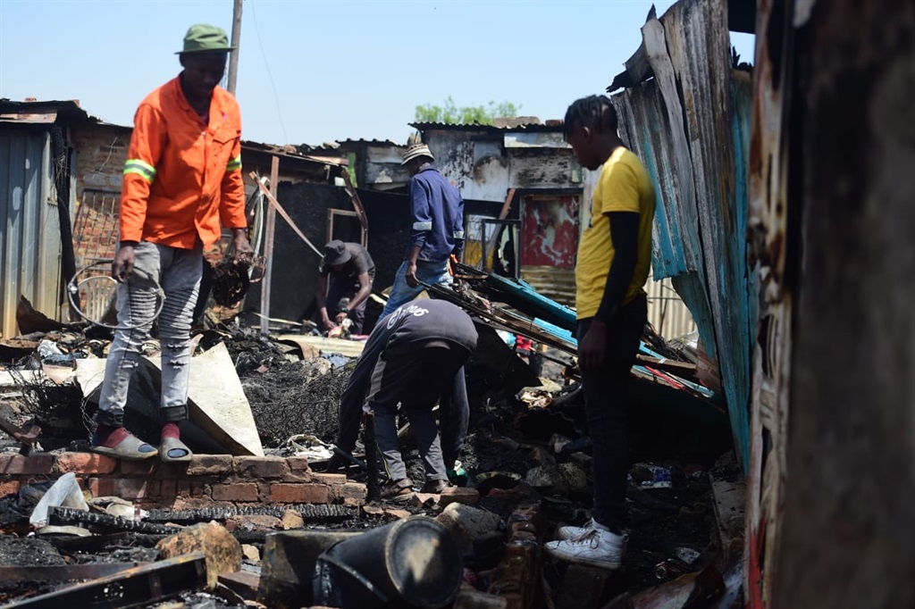 Fire destroyed many shacks at B1 in Mamelodi West in Tshwane on Wednesday, 4 October. Photo by Raymond Morare 