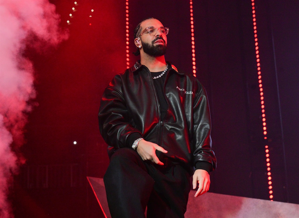 Rapper Drake performs onstage during Lil Baby & Friends Birthday Celebration Concert at State Farm Arena on December 9, 2022 in Atlanta, Georgia.
