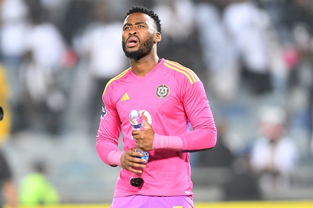 JOHANNESBURG, SOUTH AFRICA - SEPTEMBER 20: Sipho Chaine of Orlando Pirates during the DStv Premiership match between Orlando Pirates and Mamelodi Sundowns at Orlando Stadium on September 20, 2023 in Johannesburg, South Africa. (Photo by Lefty Shivambu/Gallo Images)