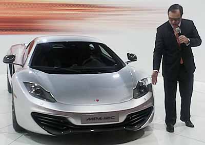 HERE IT IS: Ian Gorsuch, McLaren's bossman for Africa and the Middle East, shows off the MP4.12C in Cape Town.
