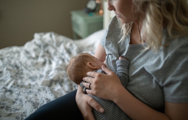 Woman breastfeeding (PHOTO: Getty Images/Gallo Images) 