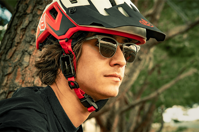 Pi makes your helmet a smart device 