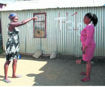 Ongezwa Mmiwa confronts her neighbour Matale Khitsane.