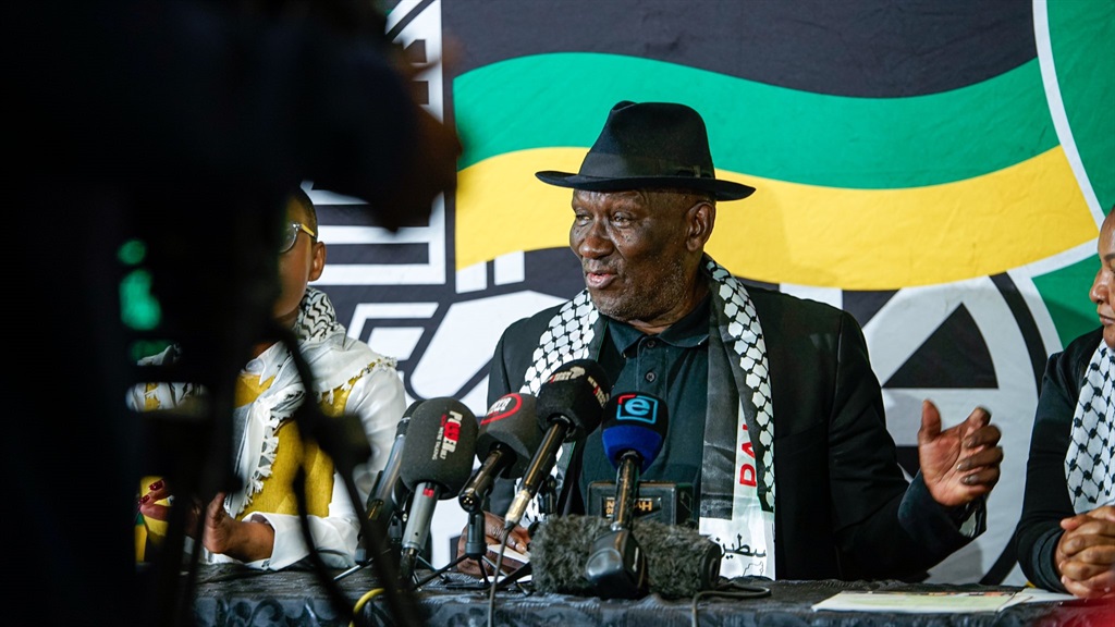Briefing the media at Birchwood Hotel on Monday, 16 October, ANC NEC member, Minister Bheki Cele shared their interventions to tackle illegal mining. 