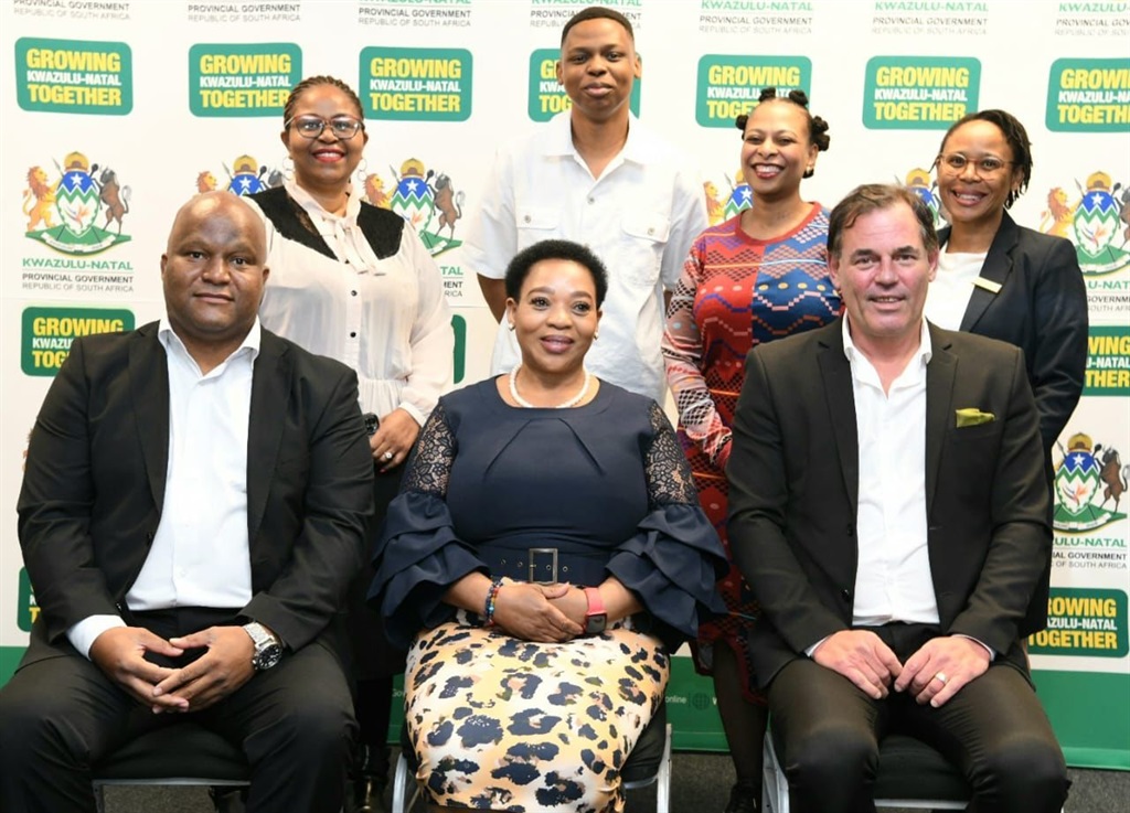  Dr Stella Bvuma; at the centre, Langelihle Zulu, and on the right Dr Sibongiseni Thosetjane and deputy director-general, Dr Fikile Ndlovu. 