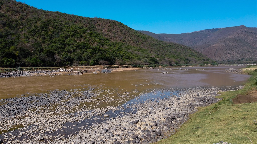 UThukela river that some of the learners cross to 