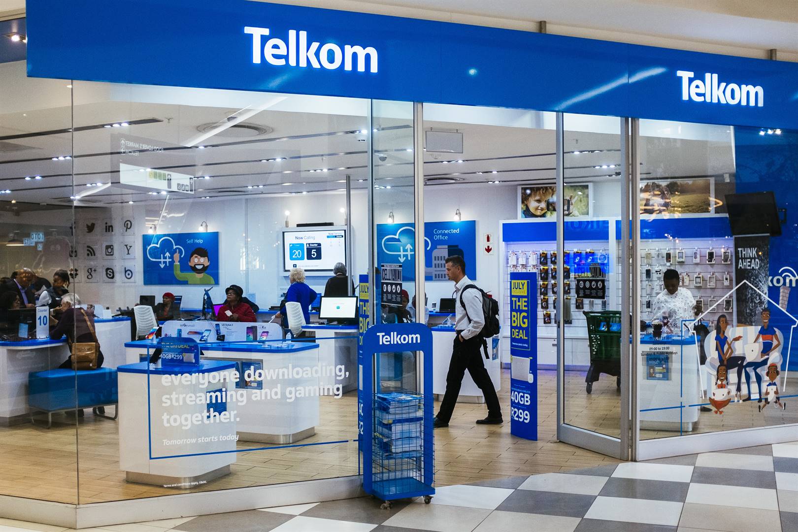 Een van Telkom se winkels, waar kleinsakelui kan aanklop vir ’n nuwe landlynpakket. Foto: Getty Images