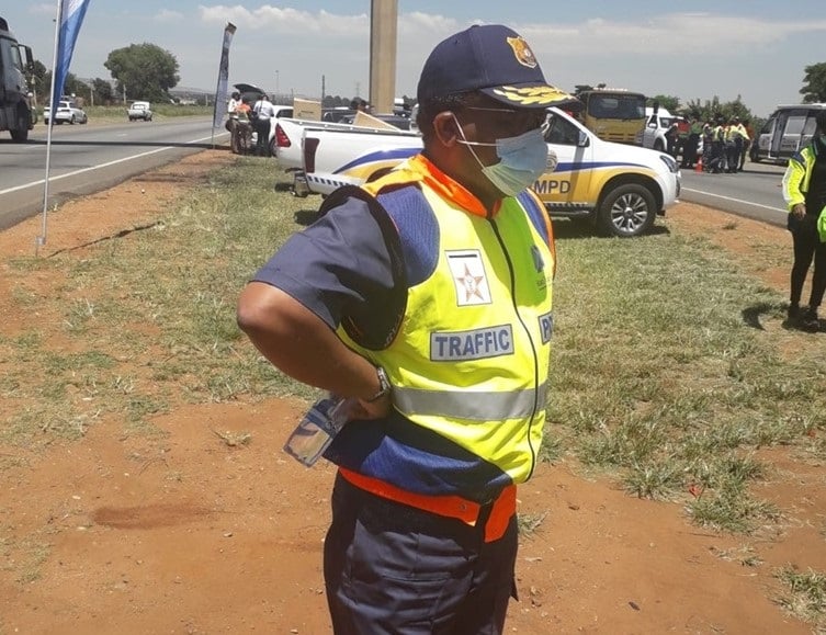 Taksi, truk berkontribusi paling besar terhadap kecelakaan fatal di jalan SA – Fikile Mbalula