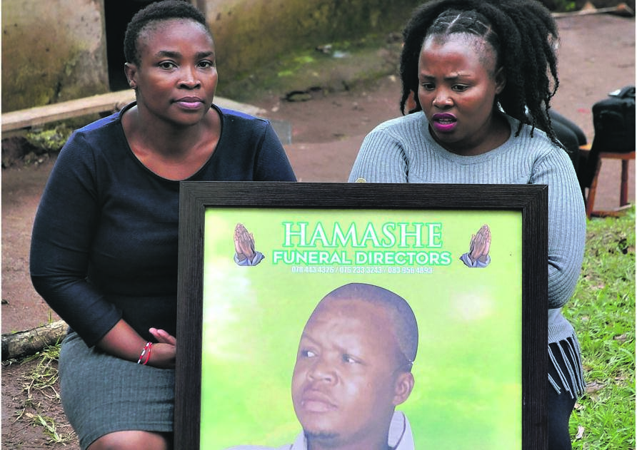 From left: Ntombenhle and Thandaza Mtshali with the photo of the dead Justice Mtshali. Photo by Jabulani Langa