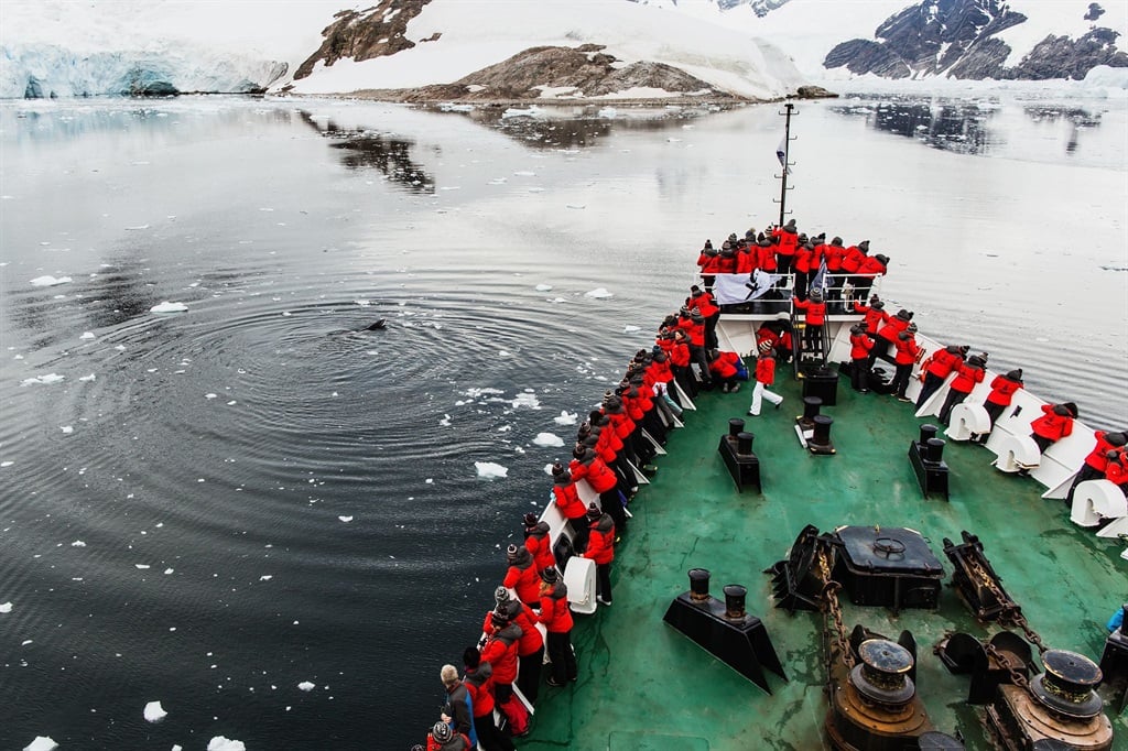 Dos sudafricanas se encuentran entre las 188 mujeres que se dirigen a la Antártida para un programa de sostenibilidad ambiental