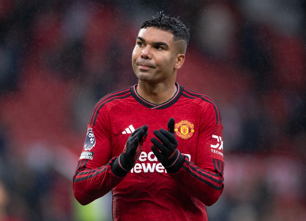 Man Utd teammates blamed for Casemiro's struggles | KickOff