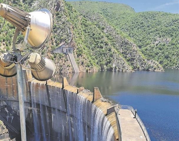 On November 20, the Kouga Dam was at 100.09 percent and spilled at 1 050 litres per second.  