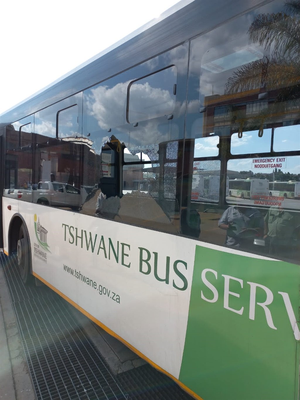 News24 | 3 Tshwane buses attacked in battle over decision not to pay salary increases