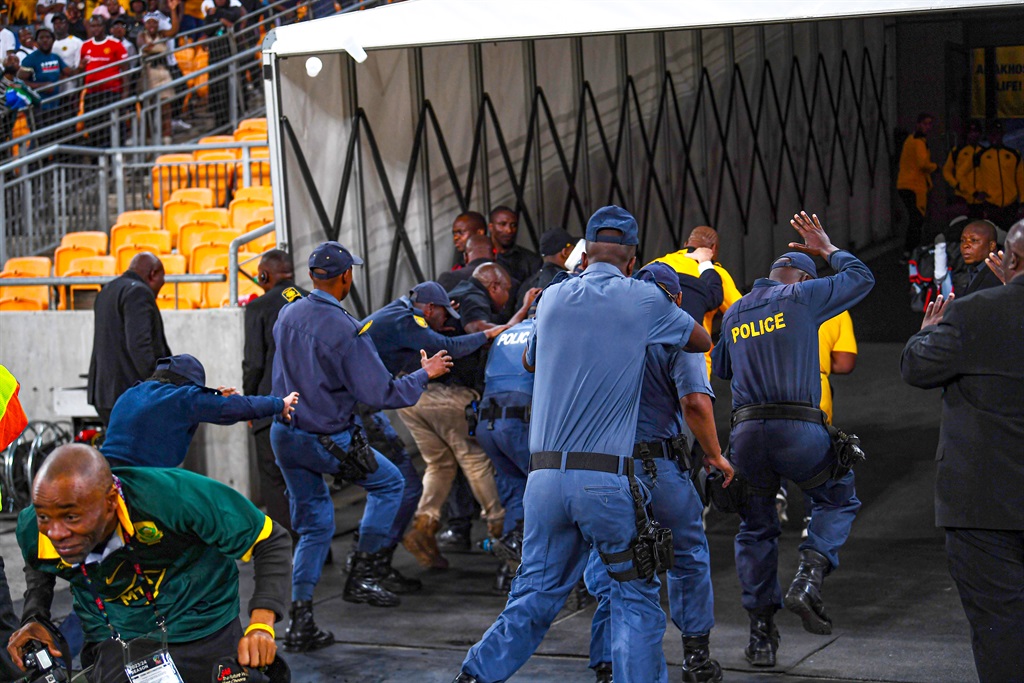JOHANNESBURG, SOUTH AFRICA - OCTOBER 21: Kaizer Chiefs coach Molefi Ntseki escorted by police after fans throwing objects on him during the Carling Knockout match between Kaizer Chiefs and AmaZulu FC at FNB Stadium on October 21, 2023 in Johannesburg, South Africa. (Photo by Lefty Shivambu/Gallo Images)